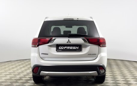 Mitsubishi Outlander III рестайлинг 3, 2017 год, 1 929 900 рублей, 4 фотография