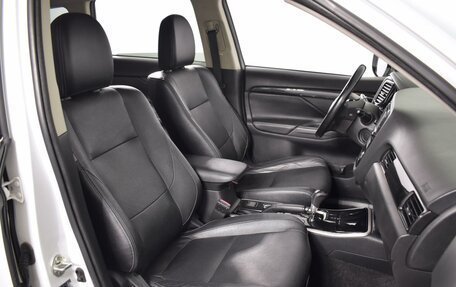 Mitsubishi Outlander III рестайлинг 3, 2017 год, 1 929 900 рублей, 8 фотография