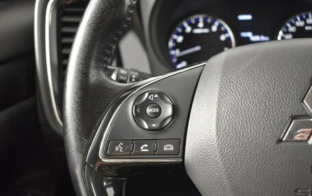 Mitsubishi Outlander III рестайлинг 3, 2017 год, 1 929 900 рублей, 14 фотография