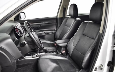 Mitsubishi Outlander III рестайлинг 3, 2017 год, 1 929 900 рублей, 10 фотография