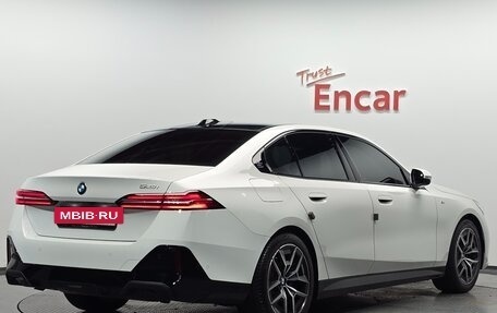 BMW 5 серия, 2023 год, 5 425 000 рублей, 2 фотография