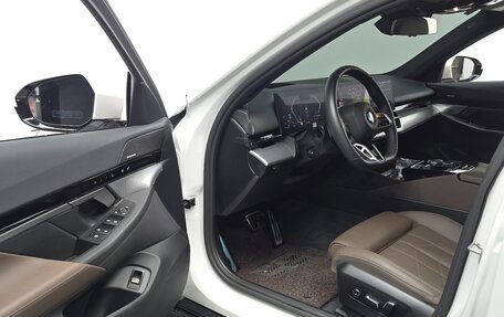 BMW 5 серия, 2023 год, 5 425 000 рублей, 14 фотография