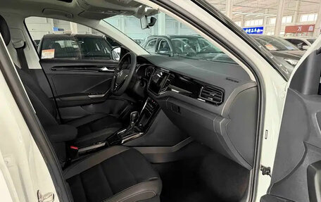 Volkswagen T-Roc I, 2022 год, 1 277 006 рублей, 10 фотография