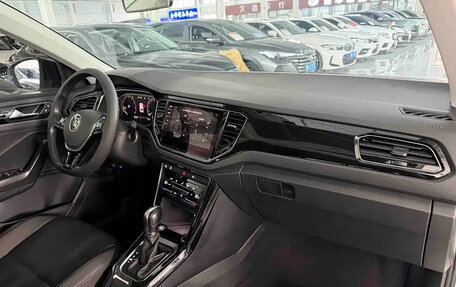 Volkswagen T-Roc I, 2022 год, 1 277 006 рублей, 12 фотография