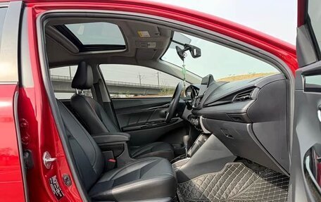 Toyota Yaris XP150 рестайлинг, 2022 год, 1 115 000 рублей, 10 фотография
