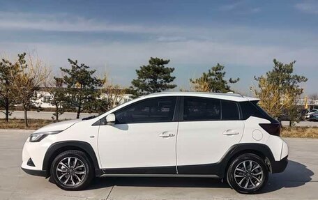 Toyota Yaris XP150 рестайлинг, 2021 год, 1 100 000 рублей, 2 фотография