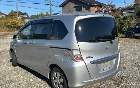 Honda Freed I, 2012 год, 680 000 рублей, 2 фотография