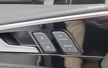 Audi A4, 2022 год, 2 300 000 рублей, 16 фотография