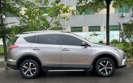 Toyota RAV4, 2019 год, 1 950 008 рублей, 7 фотография