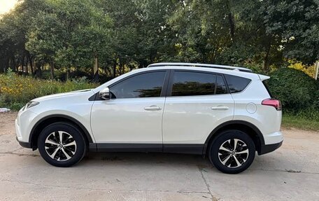 Toyota RAV4, 2017 год, 2 155 000 рублей, 2 фотография