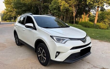 Toyota RAV4, 2017 год, 2 155 000 рублей, 5 фотография