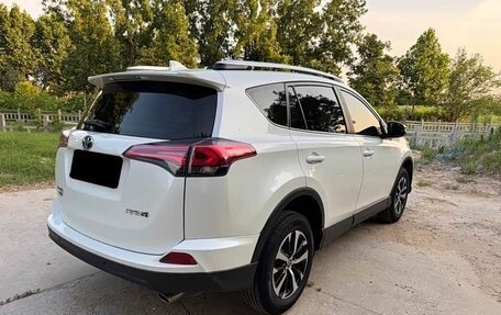 Toyota RAV4, 2017 год, 2 155 000 рублей, 4 фотография