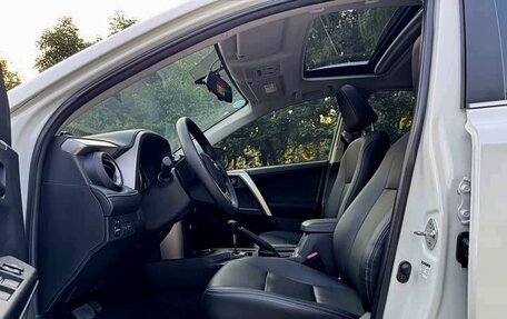 Toyota RAV4, 2017 год, 2 155 000 рублей, 7 фотография