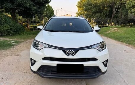 Toyota RAV4, 2017 год, 2 155 000 рублей, 6 фотография