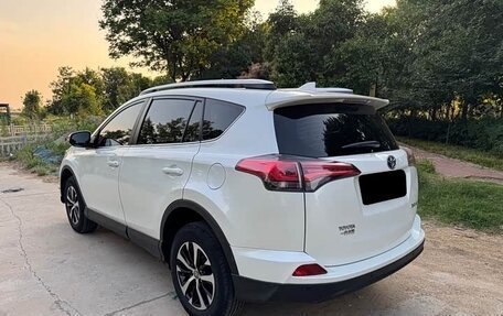Toyota RAV4, 2017 год, 2 155 000 рублей, 3 фотография