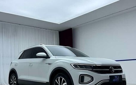 Volkswagen T-Roc I, 2022 год, 1 415 000 рублей, 3 фотография