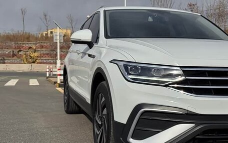 Volkswagen Tiguan II, 2022 год, 2 050 000 рублей, 4 фотография