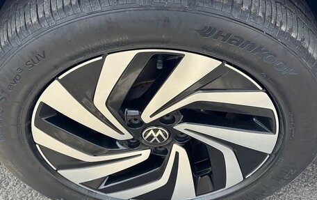 Volkswagen Tiguan II, 2022 год, 2 050 000 рублей, 10 фотография