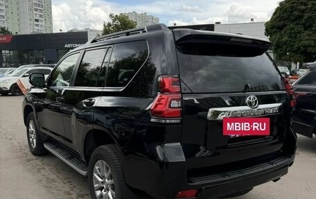 Toyota Land Cruiser Prado 150 рестайлинг 2, 2019 год, 4 750 000 рублей, 5 фотография