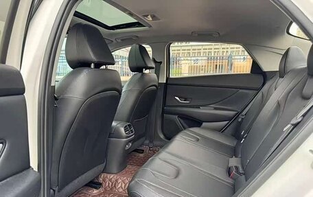 Hyundai Elantra, 2022 год, 1 090 000 рублей, 8 фотография