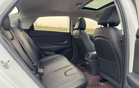Hyundai Elantra, 2022 год, 1 090 000 рублей, 9 фотография