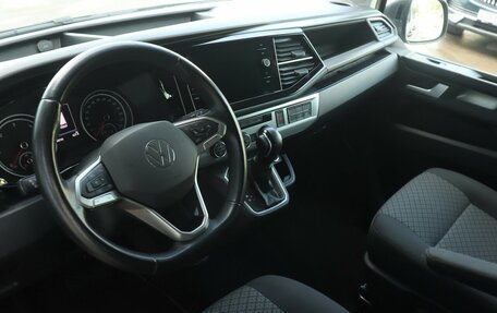 Volkswagen Multivan T6 рестайлинг, 2021 год, 6 472 000 рублей, 5 фотография