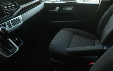 Volkswagen Multivan T6 рестайлинг, 2021 год, 6 472 000 рублей, 15 фотография