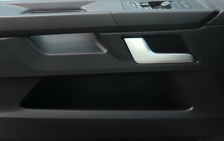 Volkswagen Multivan T6 рестайлинг, 2021 год, 6 472 000 рублей, 14 фотография