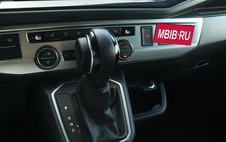 Volkswagen Multivan T6 рестайлинг, 2021 год, 6 472 000 рублей, 10 фотография
