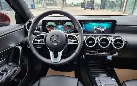 Mercedes-Benz A-Класс, 2023 год, 1 750 000 рублей, 10 фотография