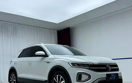 Volkswagen T-Roc I, 2023 год, 1 790 300 рублей, 3 фотография
