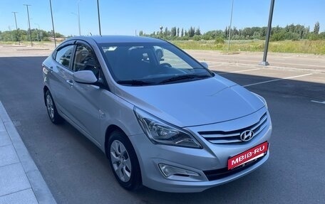 Hyundai Solaris II рестайлинг, 2015 год, 850 000 рублей, 2 фотография