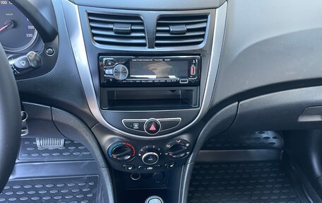 Hyundai Solaris II рестайлинг, 2015 год, 850 000 рублей, 21 фотография