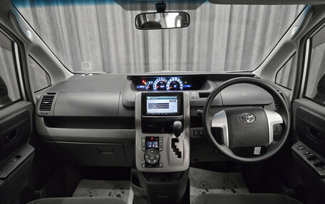 Toyota Voxy II, 2008 год, 1 280 000 рублей, 12 фотография
