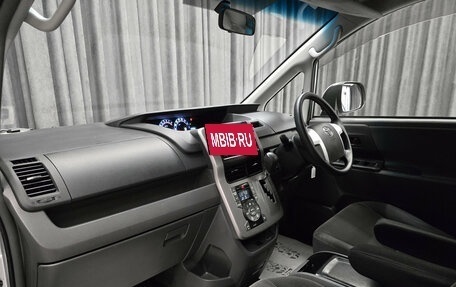 Toyota Voxy II, 2008 год, 1 280 000 рублей, 11 фотография
