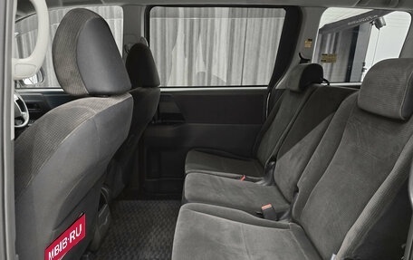 Toyota Voxy II, 2008 год, 1 280 000 рублей, 17 фотография