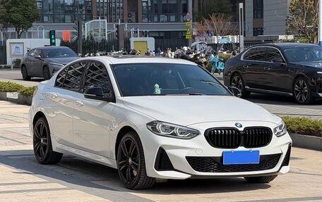BMW 1 серия, 2023 год, 1 800 000 рублей, 3 фотография