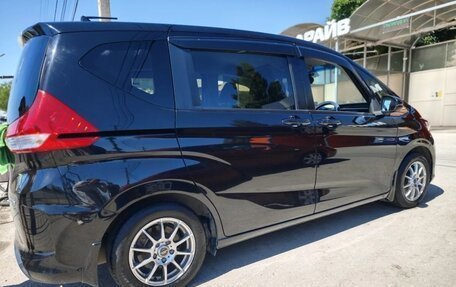 Honda Freed II, 2017 год, 1 490 000 рублей, 2 фотография