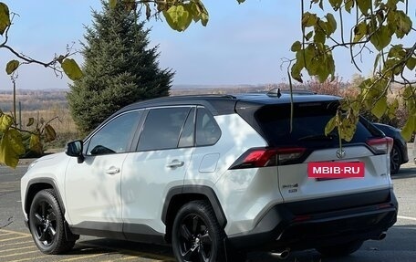 Toyota RAV4, 2021 год, 4 080 000 рублей, 6 фотография