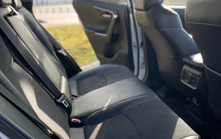 Toyota RAV4, 2021 год, 4 080 000 рублей, 15 фотография