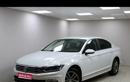 Volkswagen Passat B8 рестайлинг, 2017 год, 2 230 000 рублей, 1 фотография