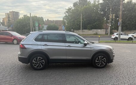 Volkswagen Tiguan II, 2019 год, 2 300 000 рублей, 2 фотография