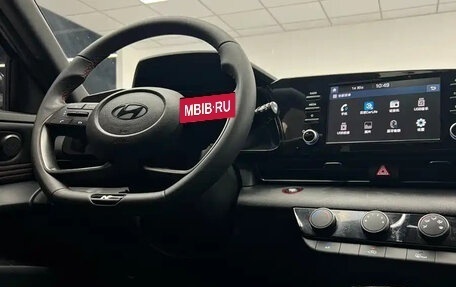 Hyundai Elantra, 2024 год, 1 350 000 рублей, 15 фотография