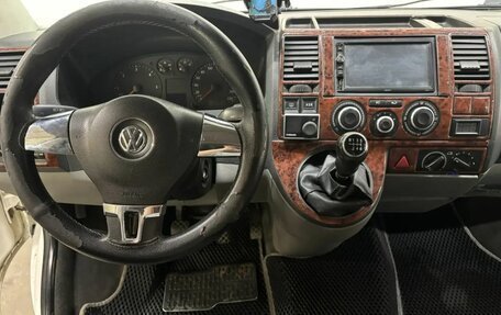 Volkswagen Transporter T5 рестайлинг, 2004 год, 899 000 рублей, 10 фотография