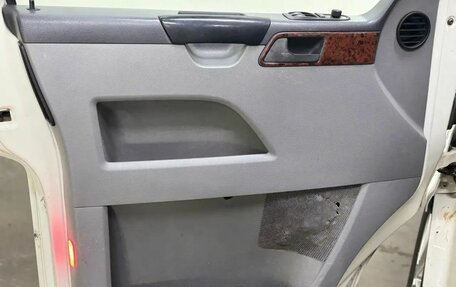 Volkswagen Transporter T5 рестайлинг, 2004 год, 899 000 рублей, 13 фотография