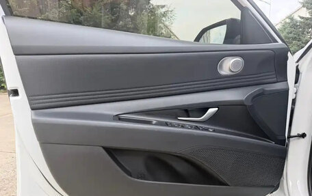 Hyundai Elantra, 2022 год, 1 190 000 рублей, 8 фотография
