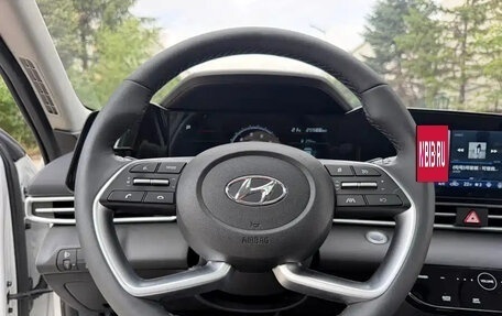 Hyundai Elantra, 2022 год, 1 190 000 рублей, 13 фотография