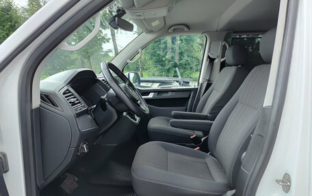 Volkswagen Caravelle T6 рестайлинг, 2019 год, 3 700 000 рублей, 16 фотография