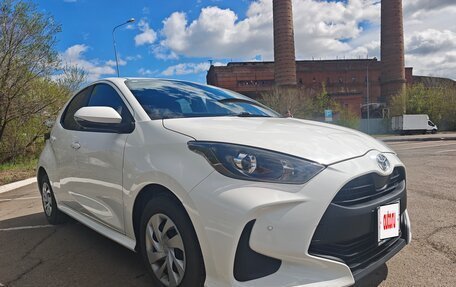 Toyota Yaris, 2021 год, 1 015 000 рублей, 5 фотография