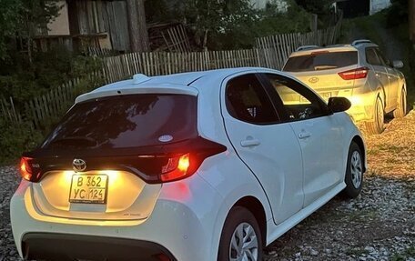 Toyota Yaris, 2021 год, 1 015 000 рублей, 4 фотография